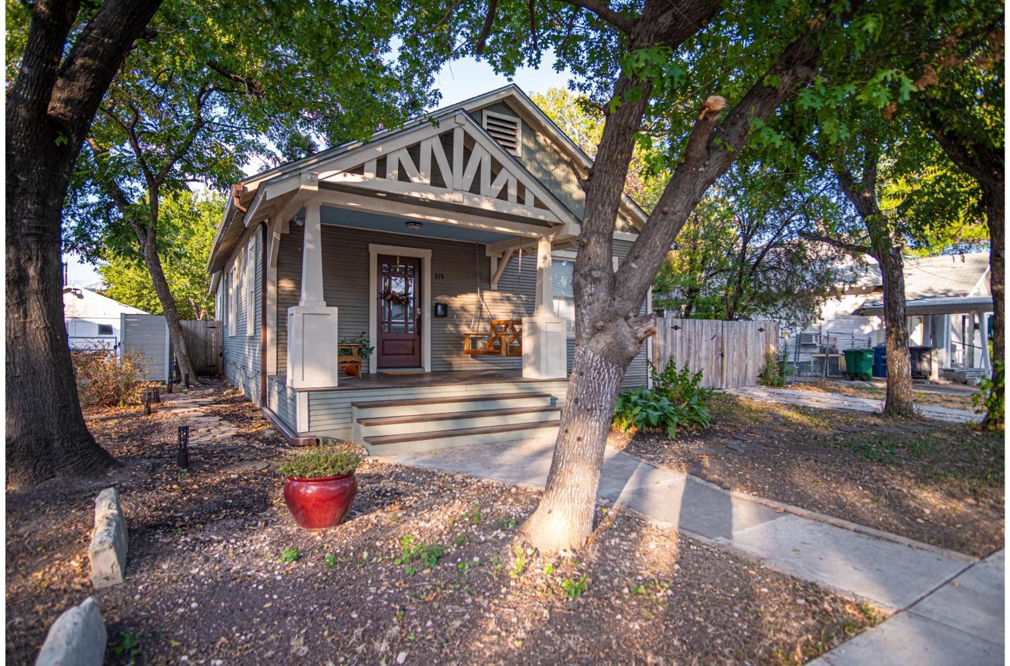 Chic Downtown Farmhouse With Garden And Bbq Grill San Antonio Exterior foto
